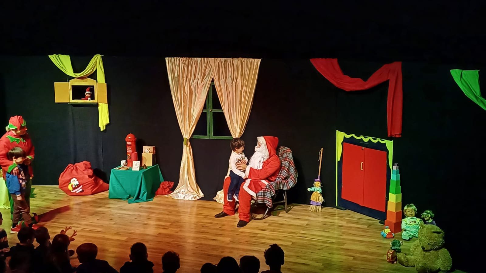 Babbo Natale va in pensione — scena dello spettacolo