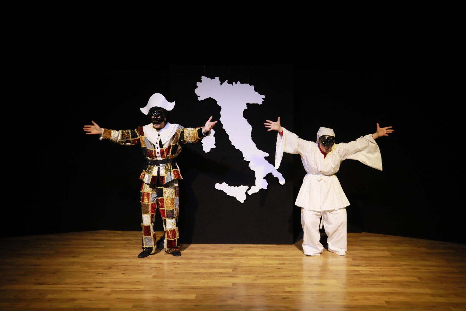 Tra Nord e Sud — scena dello spettacolo